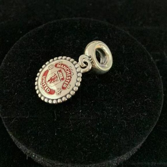 Pandora Manchester United Exclusive Charm Pendant - Picture 4 of 4